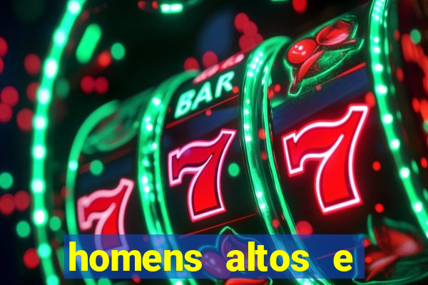homens altos e sarados pelados